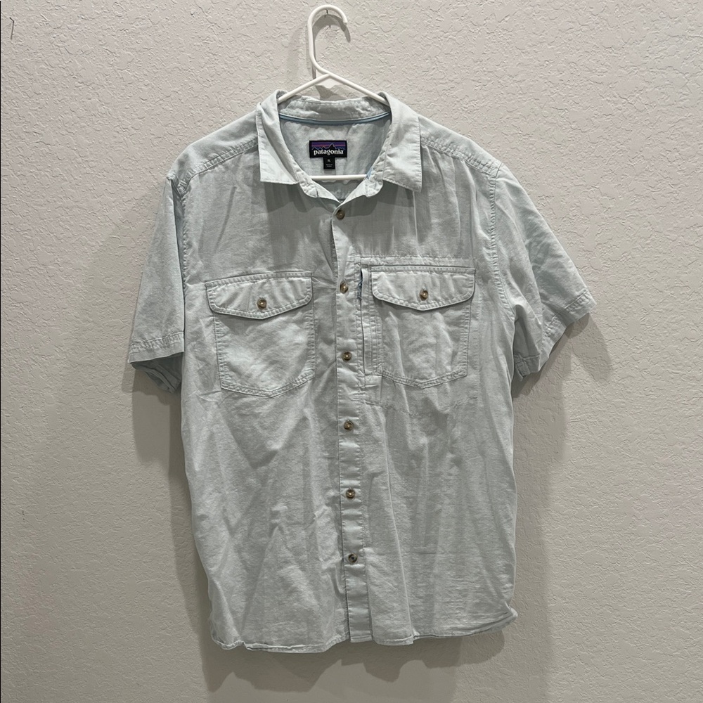 Patagonia Men's Casual Shirt in Light Blue
